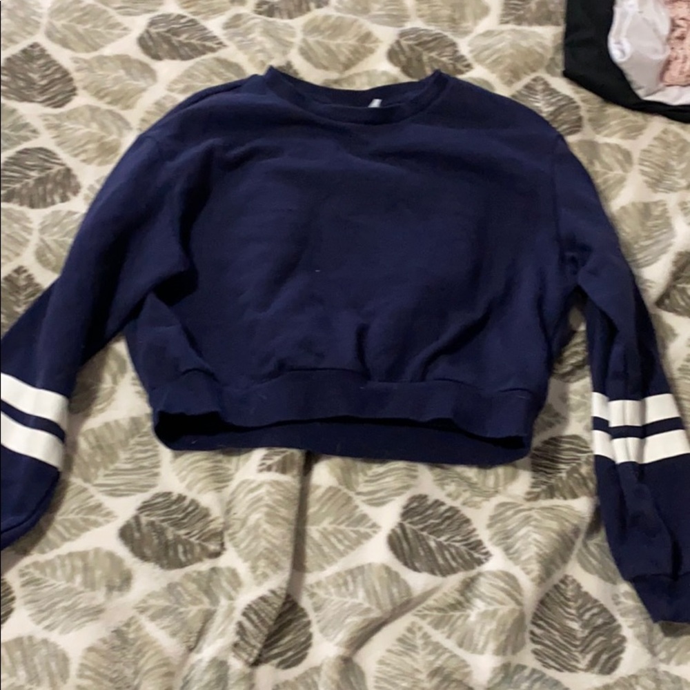 Cropped pullover sweatshirt